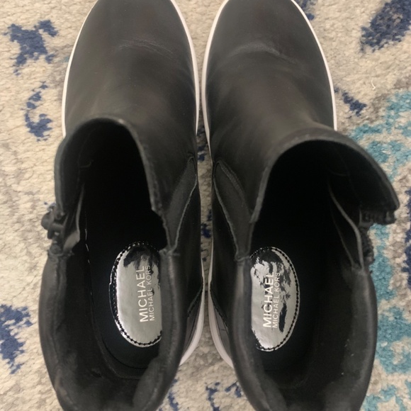 Michael Kors sneaker boot - Picture 3 of 3